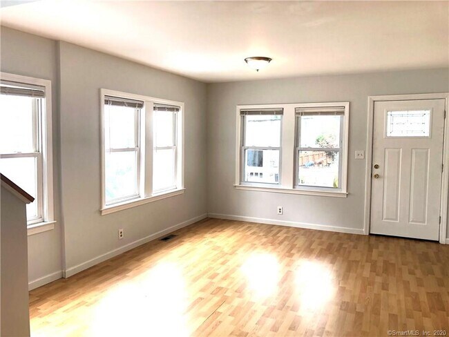 Foto del edificio - 53 Laurel Ave