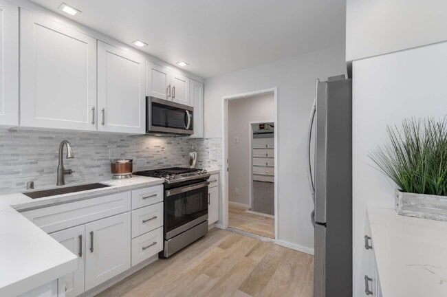 Building Photo - Sonoma 4 Bed 2 Bath Home.