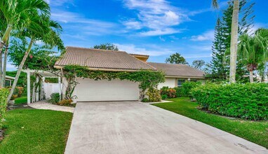 Building Photo - 13692 Cross Pointe Dr
