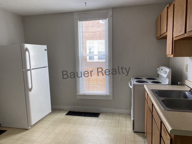 Building Photo - rd240