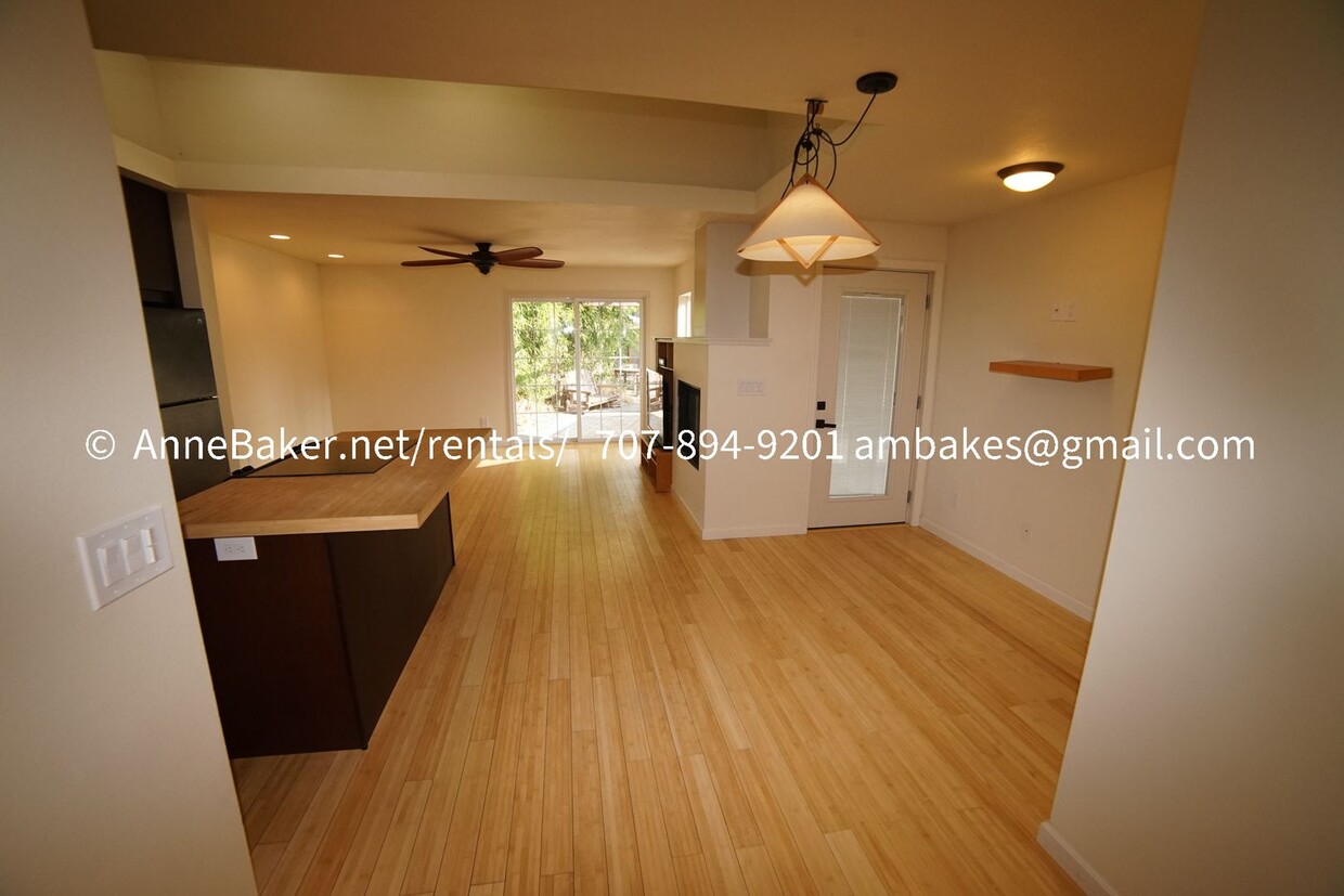 Foto principal - Downtown - PGE and Water/Sewer Included in...