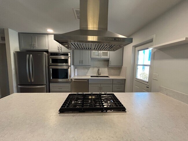 Foto del edificio - 4 Bedroom 3 Bathroom Parkway Manor 2 Home