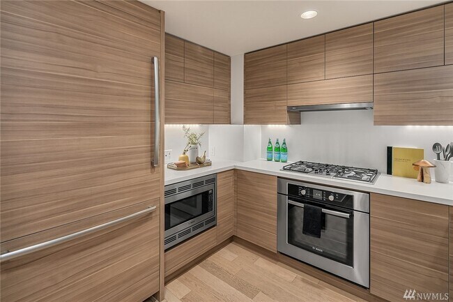 Building Photo - 583 Battery St