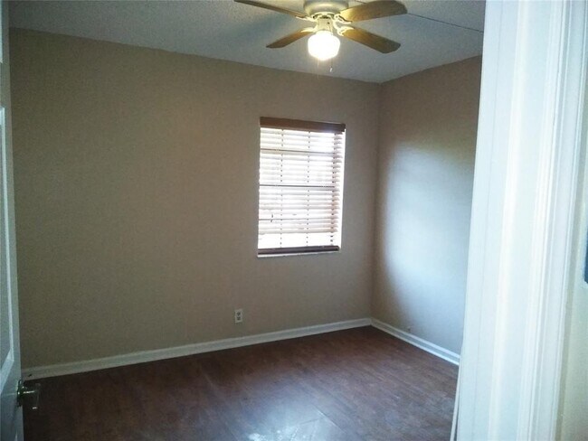 Foto del edificio - 301 Norwood Terrace Apt #129, Boca Raton, ...