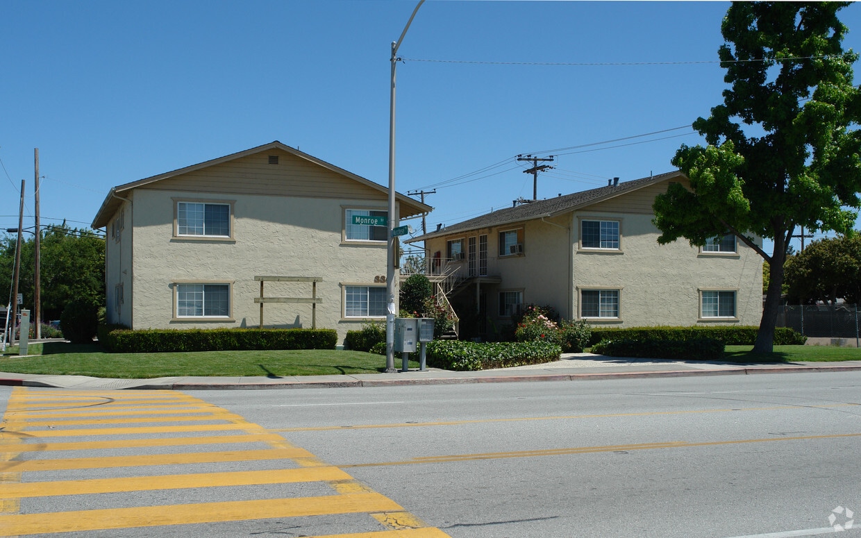 Building Photo - 3301 Monroe St