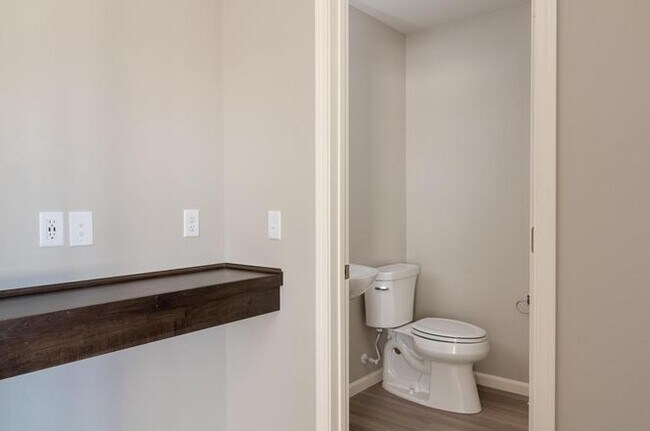 Foto del edificio - 1240 Crane Meadow Way