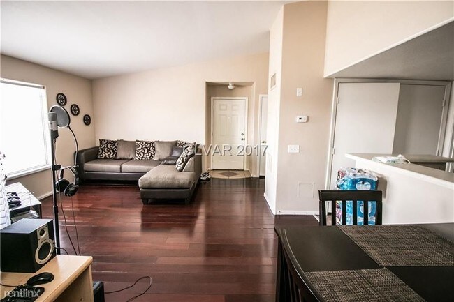 Foto del edificio - 1830 N Pecos Rd