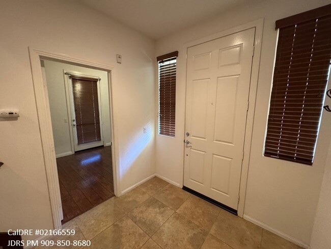 Foto del edificio - Rancho Cucamonga 3 bedroom Townhouse