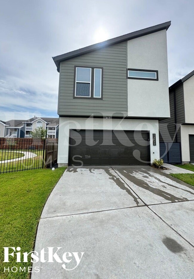 Building Photo - 18342 W Centro Cir