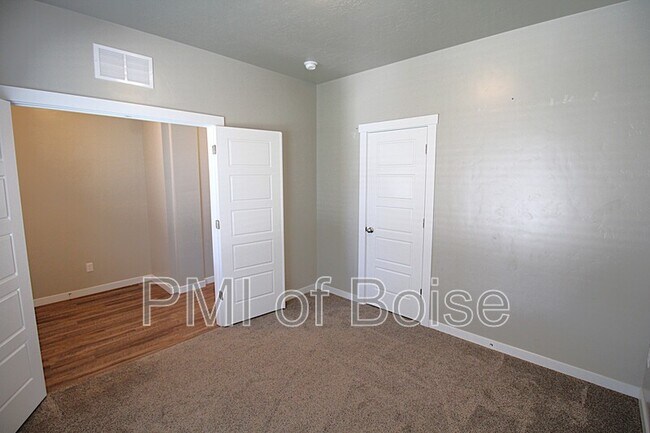 Building Photo - 3858 W Peak Cloud Ct