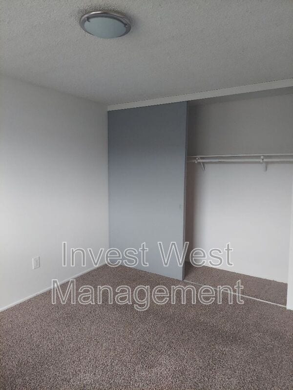 Building Photo - 415 NE 104th Ave