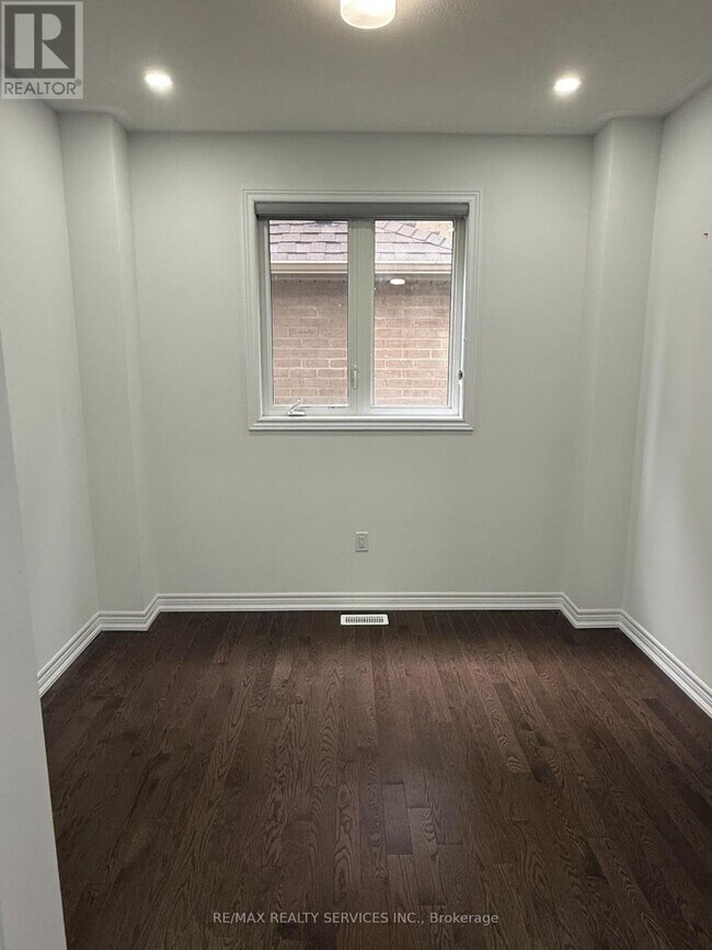 Building Photo - 148 Thicketwood Ave