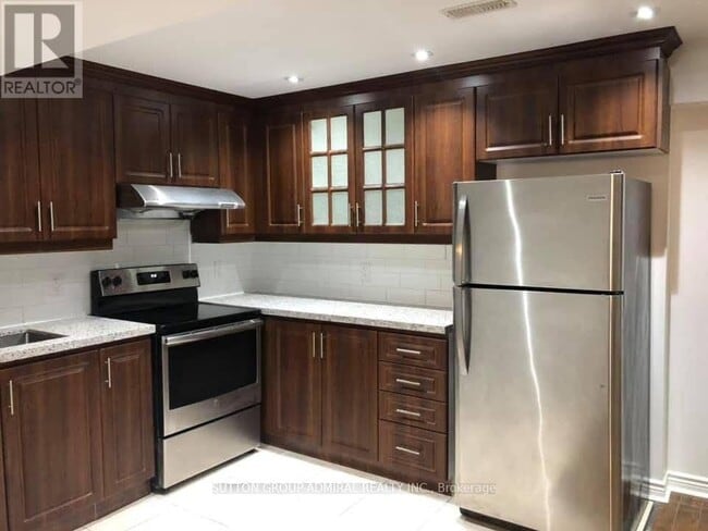 Building Photo - 39 Bassett Cres