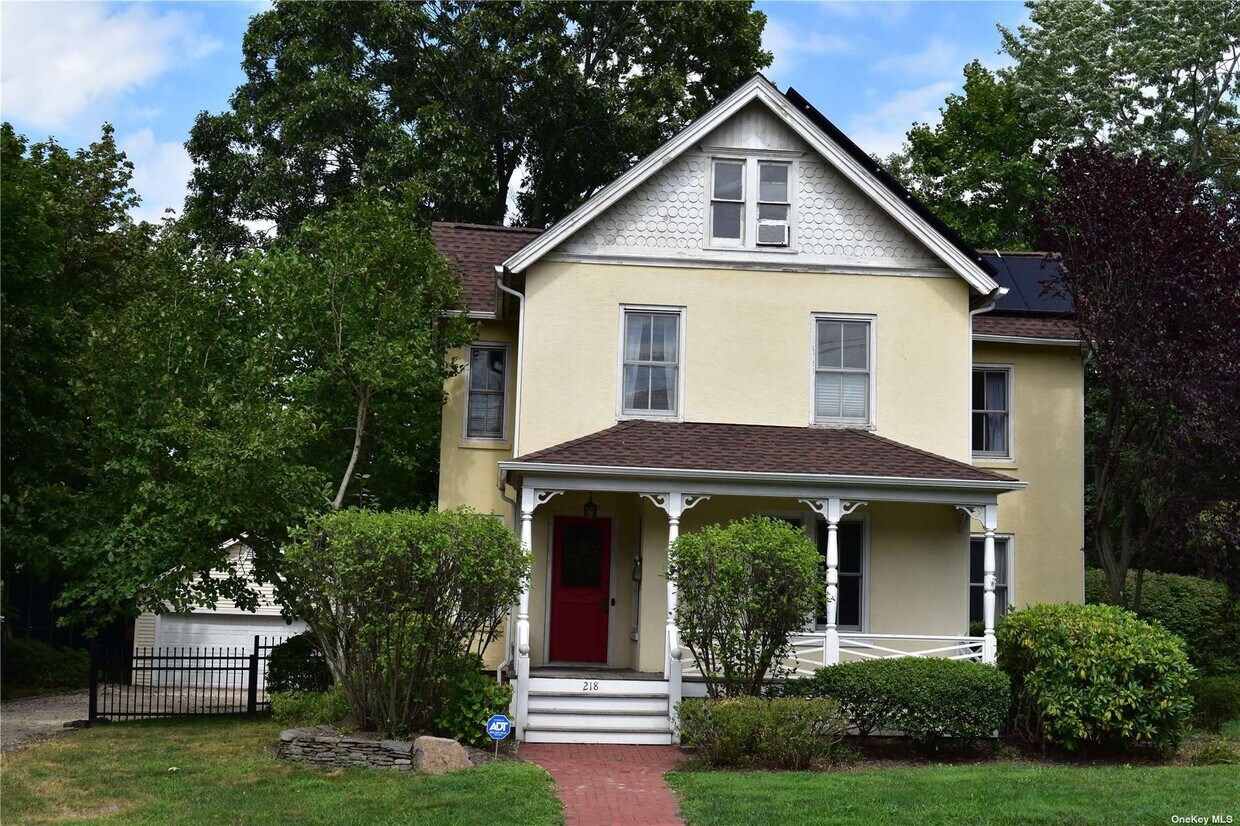 Primary Photo - 218 Barnum Ave