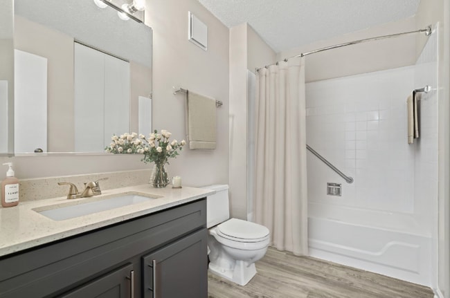 Building Photo - 963 Lake St