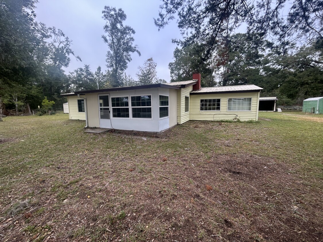 Foto principal - 795 NE 799th St