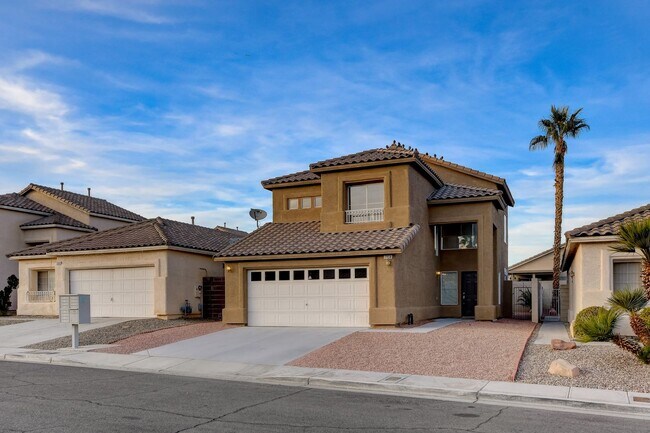 Building Photo - Elegant kitchen open to family room with f...
