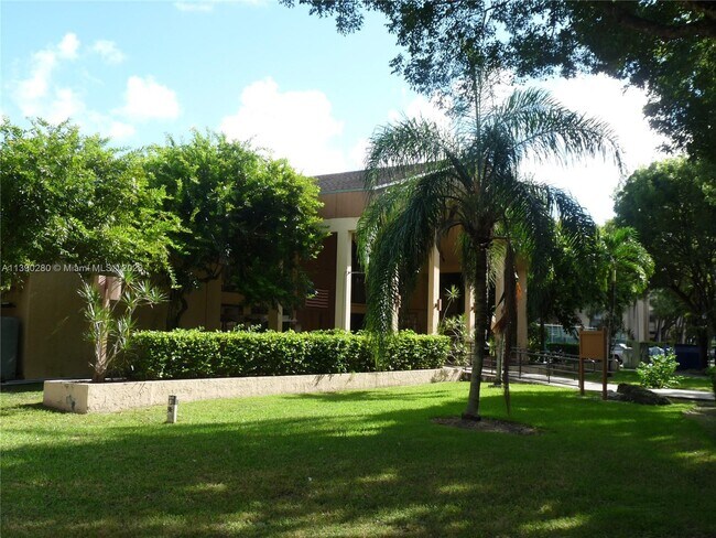 Building Photo - 14311 N Kendall Dr