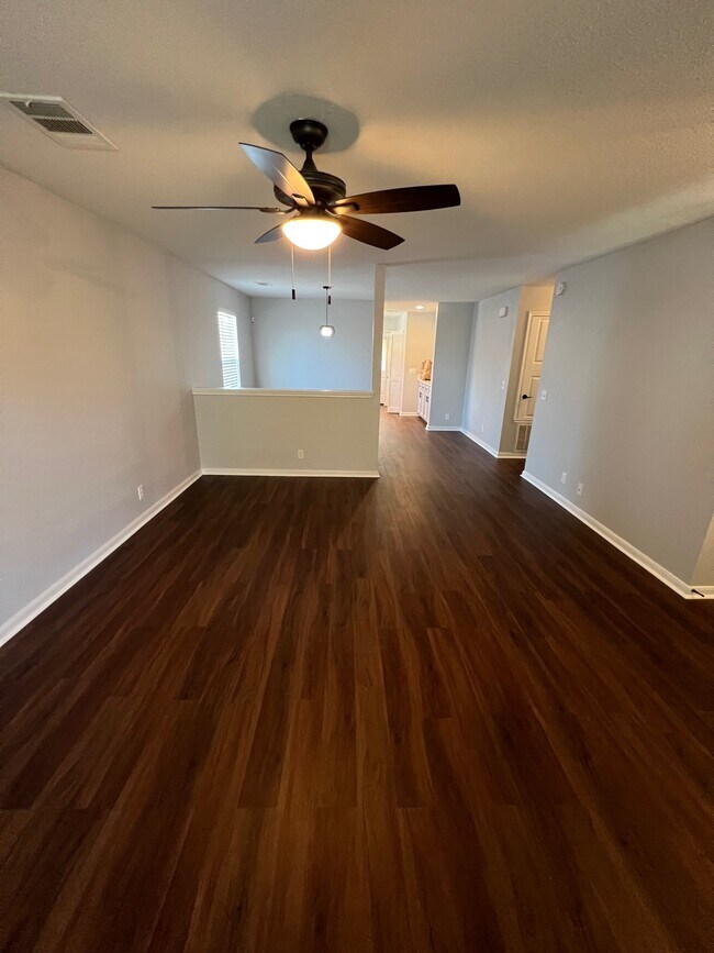 Building Photo - 305 Goddard