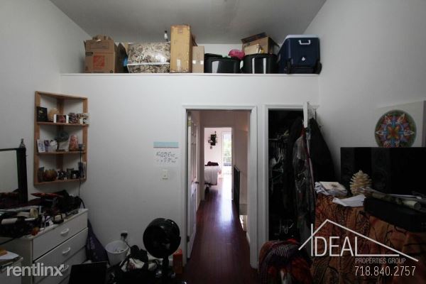 Foto del edificio - 223 Montrose Ave
