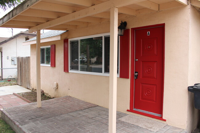 Building Photo - Franklin Triplex - Golden Dev