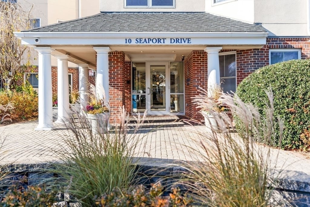 Foto principal - 10 Seaport Dr