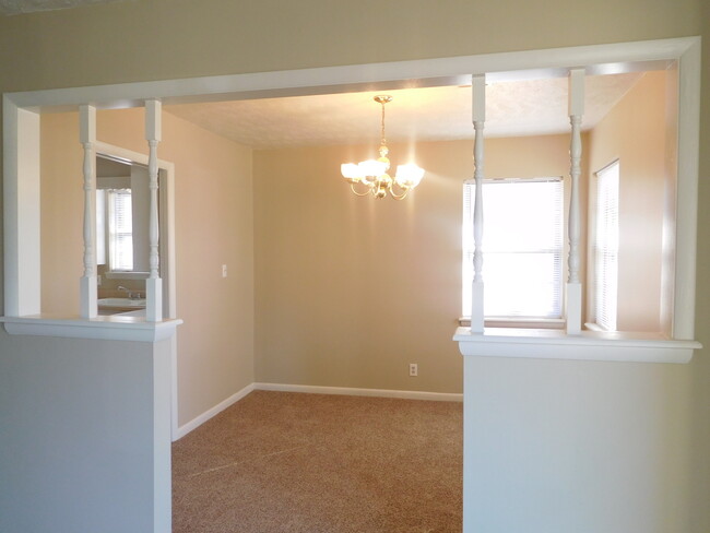 Building Photo - Adorable 3 Bedroom, 2 bath with a 2 car ga...