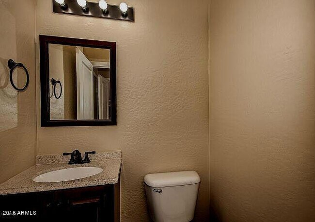 Foto del edificio - 7034 McMahon Way