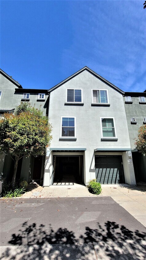 Foto principal - 624 Atherton Pl