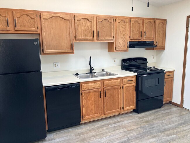 Foto del edificio - Updated 2 Bedroom, 1 Bath, and 1-Car Garag...