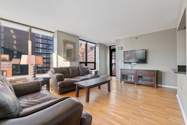 Building Photo - 400 N LaSalle Dr
