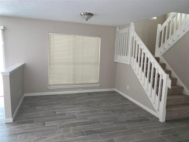 Building Photo - 17031 Lone Fir Dr