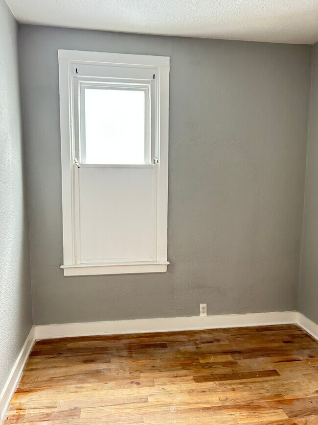 Habitación 1 - 8213 S Houston Ave