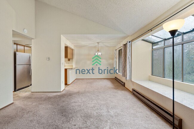 Foto del edificio - 2 BED & 2 BATH CONDO FOR RENT