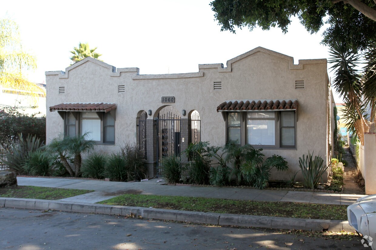 Foto del edificio - 1060 Newport Ave