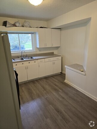 Building Photo - 5613 Campbell St