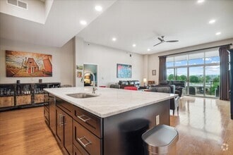 Building Photo - 648 Riverside Dr