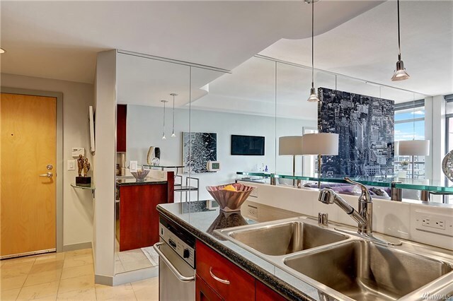 Foto principal - 2929 1st Ave