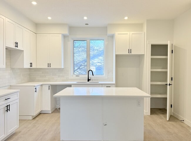 Building Photo - 14405 127 St