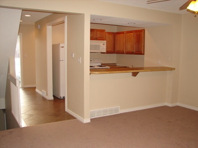 Building Photo - 2456 Lexington Village Ln