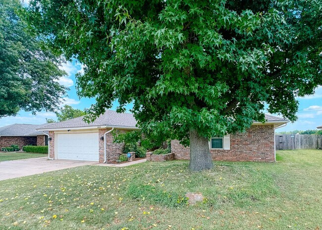 Building Photo - Charming Home in Heritage Heights!