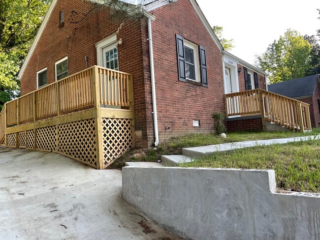 Building Photo - 2509 White Oak Ave