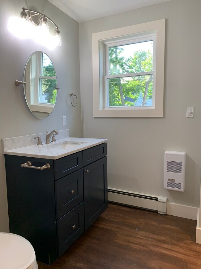 full bath vanity - 91 Bradley St