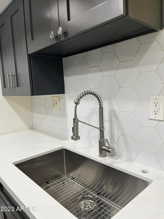 Foto del edificio - 5877 N Granite Reef Rd