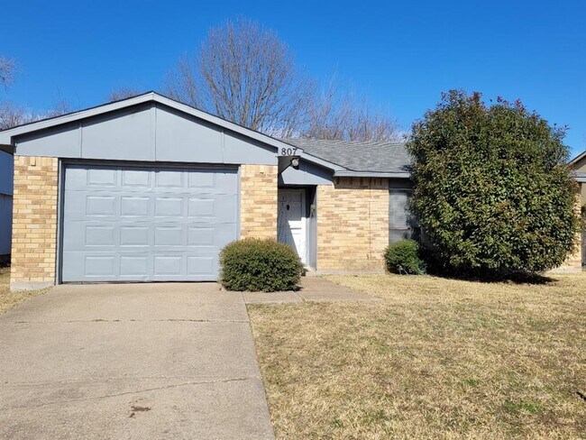 Building Photo - 807 Rolling Ridge Dr