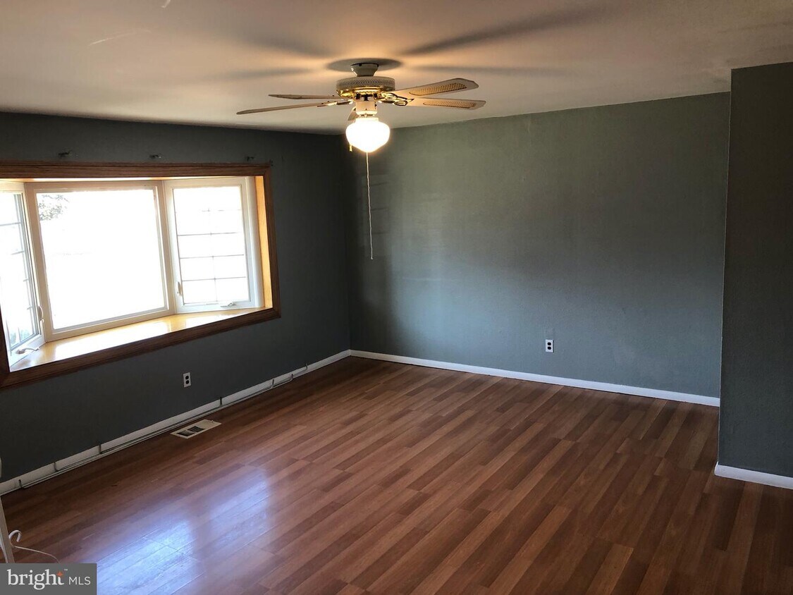 Foto principal - 12521 Medford Rd