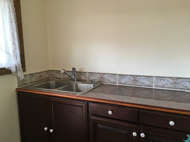 Building Photo - 3700 Linda Vista Dr