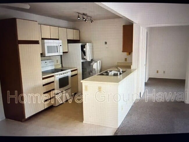 Building Photo - 2 Bedroom / 2 Bath Condo on Golf Course