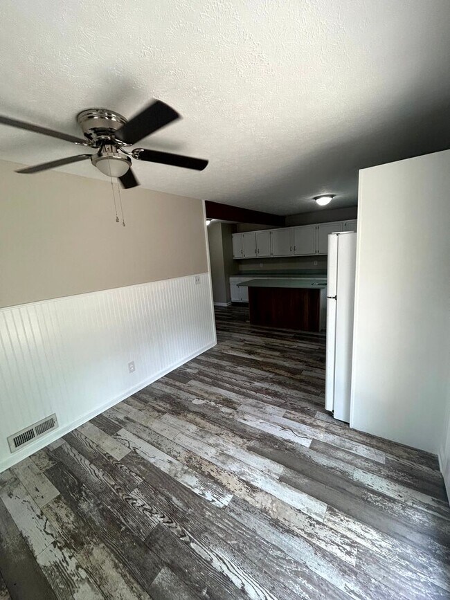 Foto del edificio - Beautiful 3-Bed Home in Prime Jeffersontown Location!