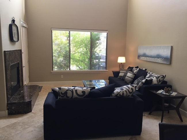 Building Photo - 9715 N Azure Ct